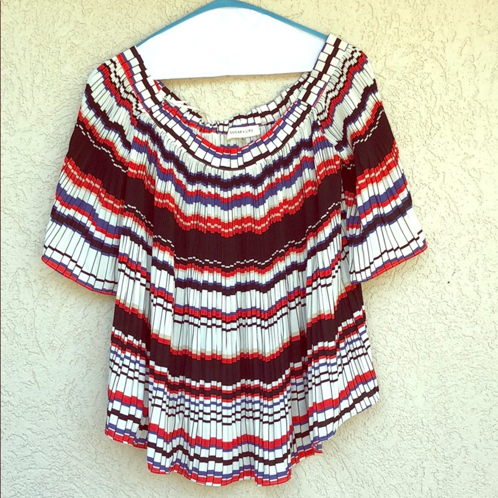 Off-the-shoulder accordion style blouse.